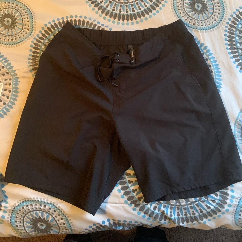 Ten thousand foundation short